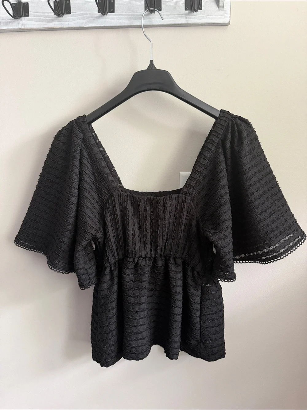 Sarah Hann x Anthropologie Black & Cream Flutter Sleeve Crochet Top - Small